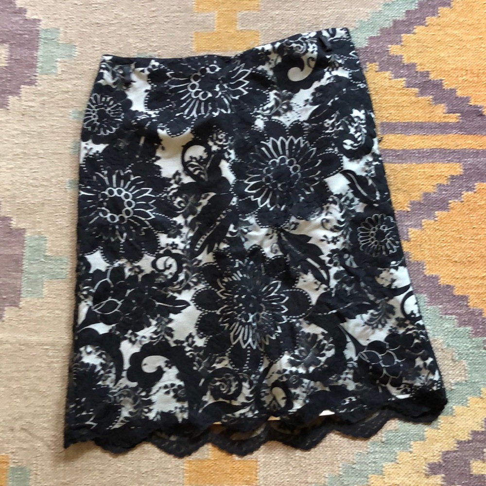 Lace skirt
